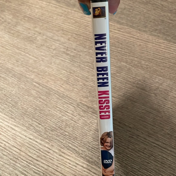 Never Been Kissed / BUNDLE AND SAVE ON MOVIES - Picture 5 of 8